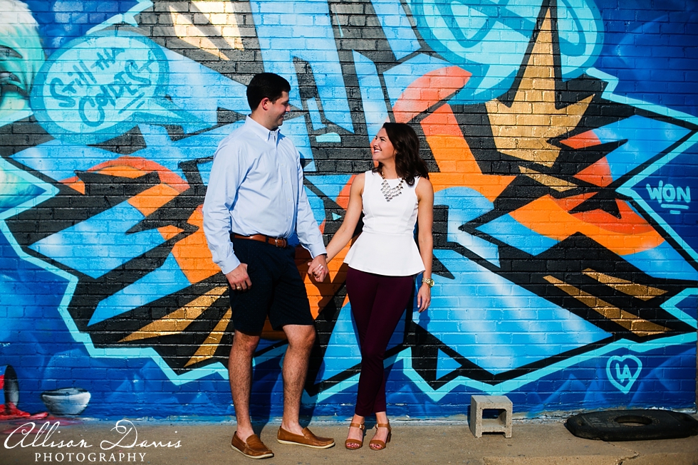 Engagement_Portraits_DeepEllumMurals_TurtleCreek_AllisonDavisPhotography_008