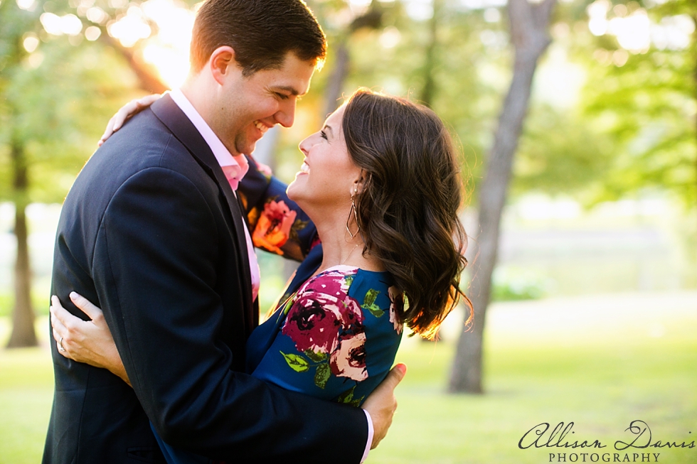 Engagement_Portraits_DeepEllumMurals_TurtleCreek_AllisonDavisPhotography_019
