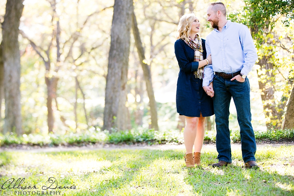 Victoria&Blake_Dallas_Engagement_Portraits_AllisonDavisPhotography_003