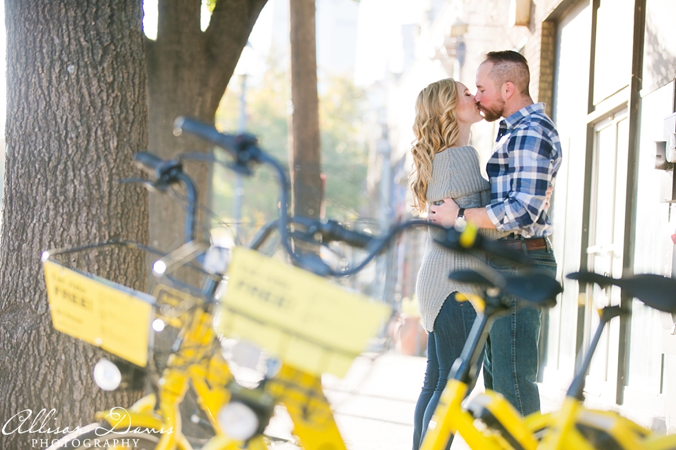 Victoria&Blake_Dallas_Engagement_Portraits_AllisonDavisPhotography_025