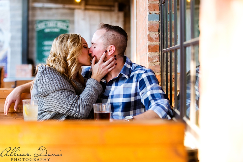 Victoria&Blake_Dallas_Engagement_Portraits_AllisonDavisPhotography_030