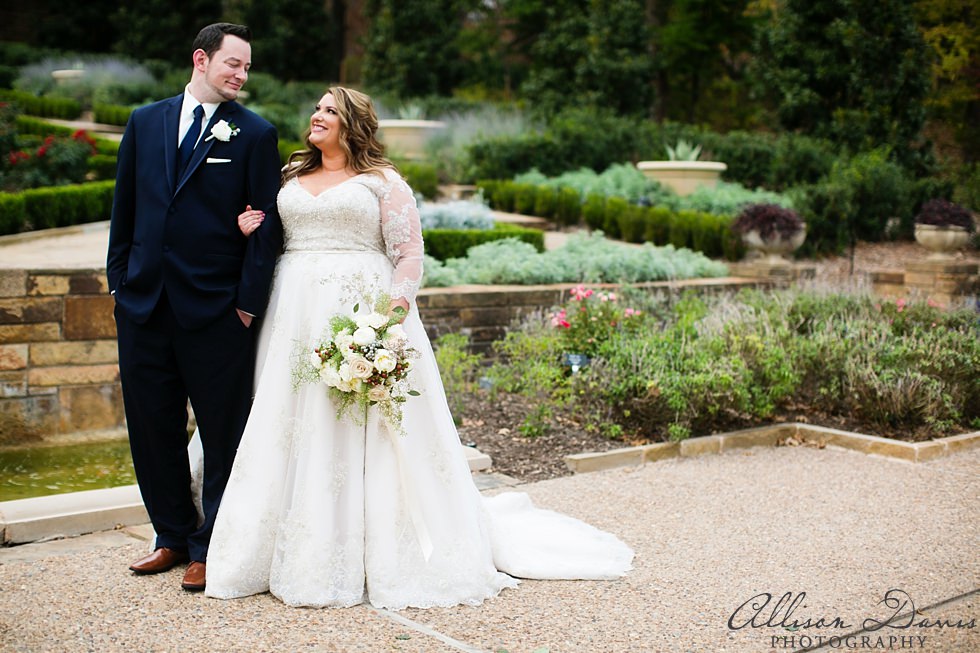 Megan_RJ_Fort_Worth_Wedding_Historic_512_Botanic_Gardens_Allison_Davis_Photography_020