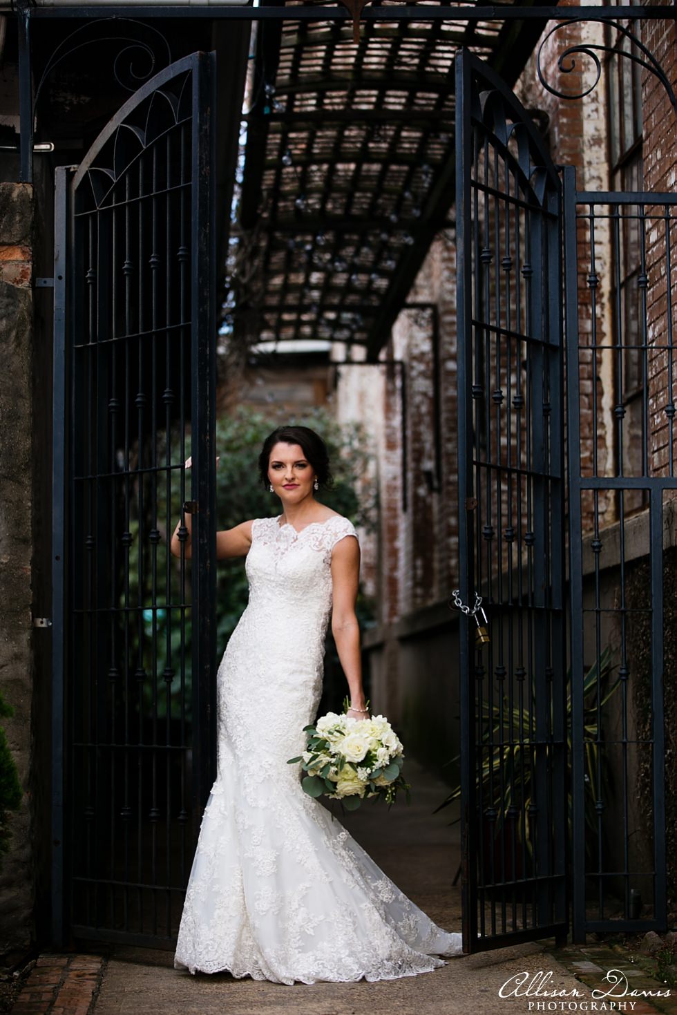 Dallas_Bridal_Portraits_AllisonDavisPhotography_Lindsay_McKinney_Cotton_Mill_001