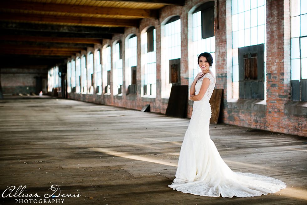 Dallas_Bridal_Portraits_AllisonDavisPhotography_Lindsay_McKinney_Cotton_Mill_008
